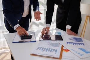 Businessmen Discussing Common QoE Issues During Earnings Review