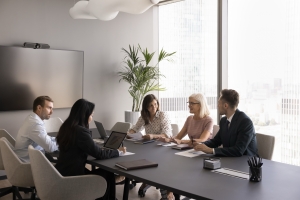 executives discussing earning averages
